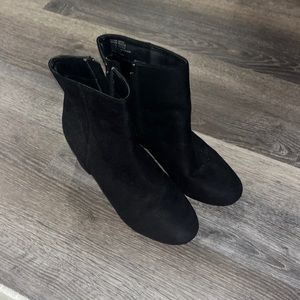 Women’s black boots